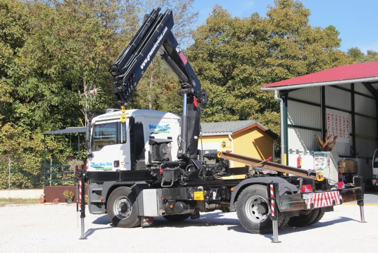 Grúas Eloy Díaz asistencia y rescate de vehículos, asistencia en carretera, taller mecánico móvil reparaciones, transporte y custodia de vehículos, asistencia en viaje 365/24
