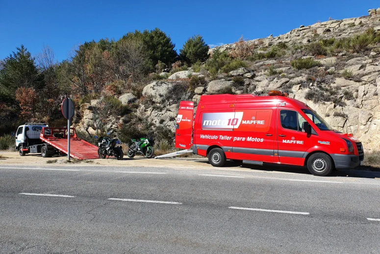 Grúas Eloy Díaz asistencia y rescate de vehículos, asistencia en carretera, taller mecánico móvil reparaciones, transporte y custodia de vehículos, asistencia en viaje 365/24