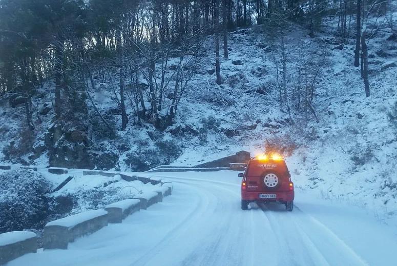 Grúas Eloy Díaz asistencia y rescate de vehículos, asistencia en carretera, taller mecánico móvil reparaciones, transporte y custodia de vehículos, asistencia en viaje 365/24