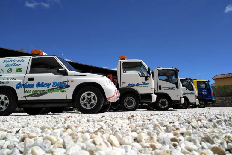 Grúas Eloy Díaz asistencia y rescate de vehículos, asistencia en carretera, taller mecánico móvil reparaciones, transporte y custodia de vehículos, asistencia en viaje 365/24