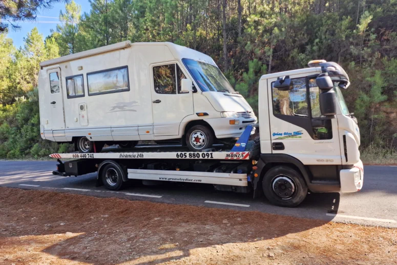 Grúas Eloy Díaz asistencia y rescate de vehículos, asistencia en carretera, taller mecánico móvil reparaciones, transporte y custodia de vehículos, asistencia en viaje 365/24